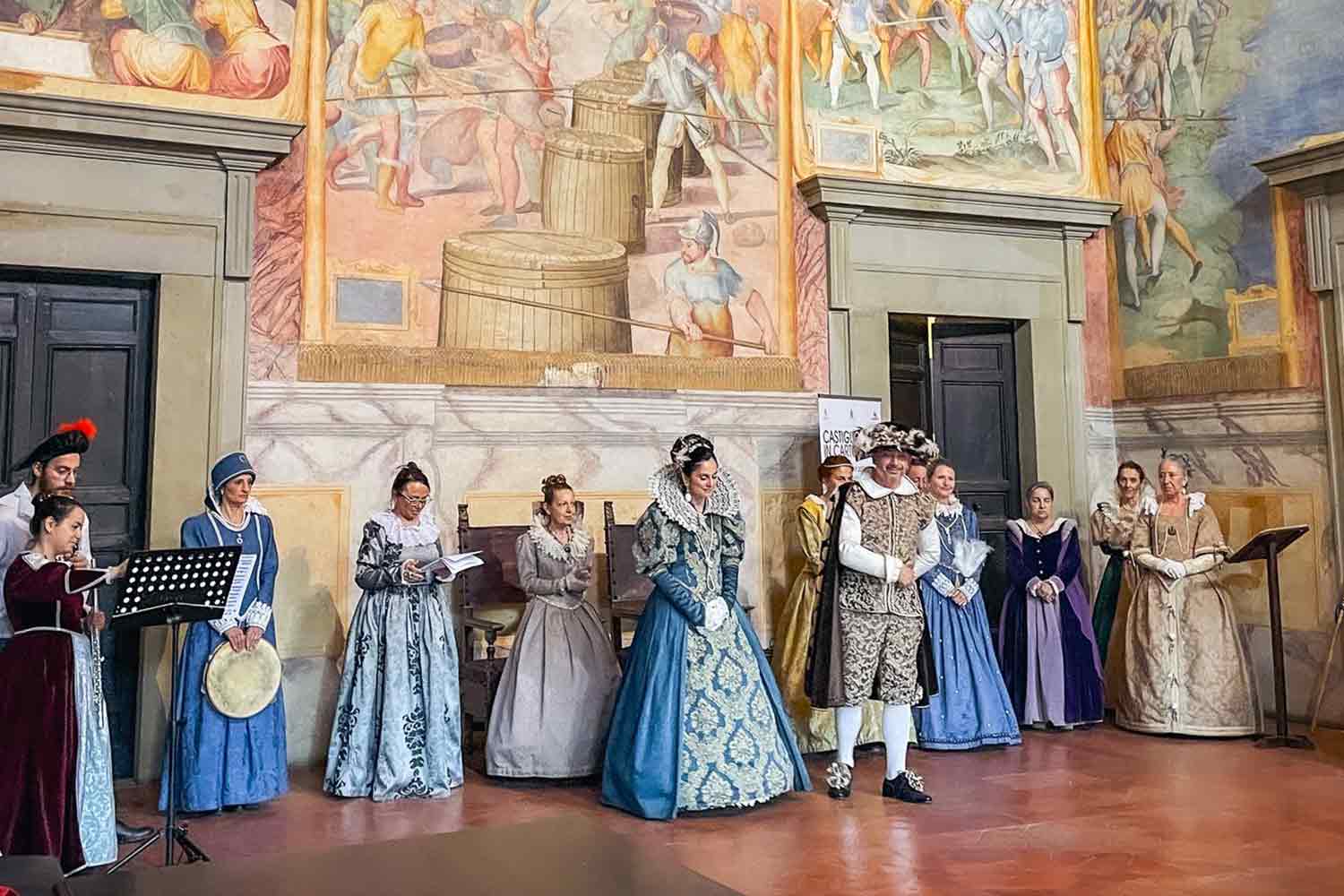 persone con abiti d'epoca