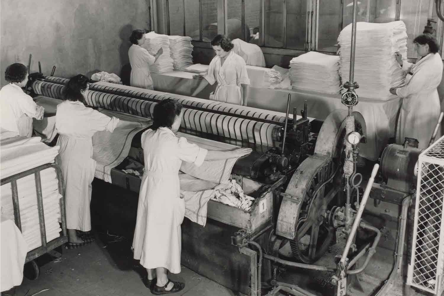 Lavanderia della Compagnie Internationale des Wagons-Lits di Saint-Ouen, Francia (1958) ©Fonds de dotation Orient Express