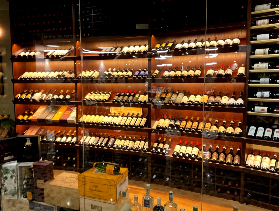 Esposizione bottiglie di vino