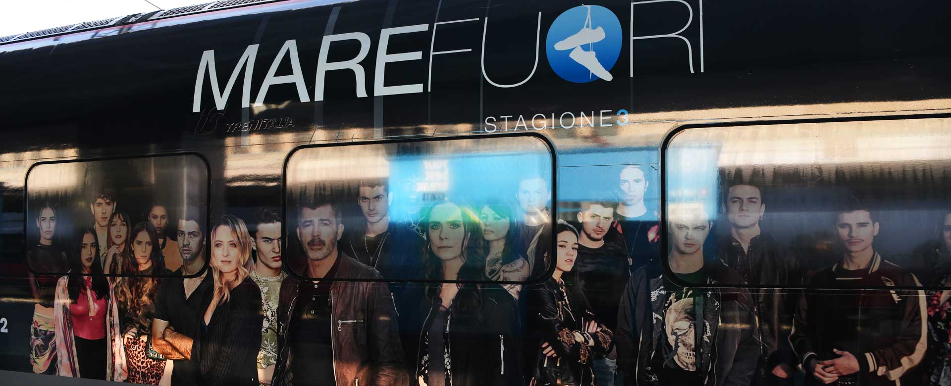 Mare fuori 3: il cast in viaggio sul Frecciarossa