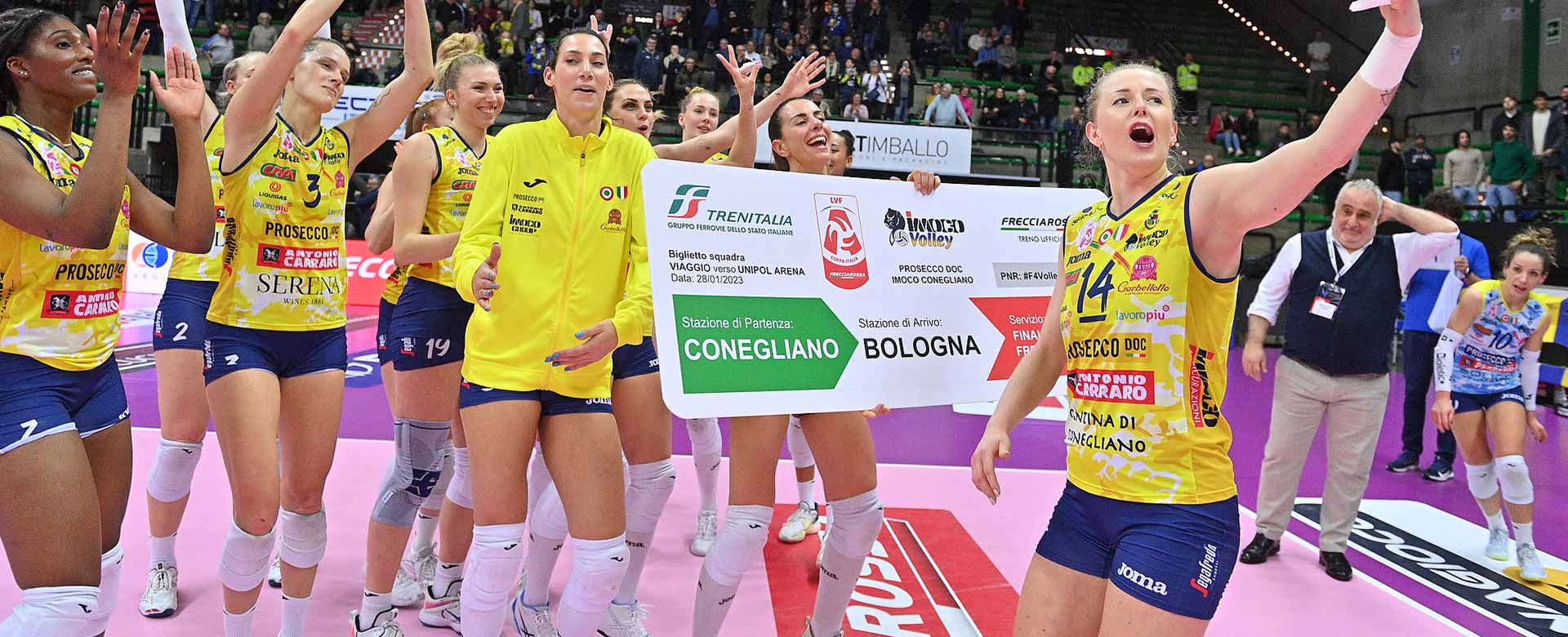 Imoco Volley festeggia l'accesso alle finali di Coppa Italia Frecciarossa con un biglietto gigante del treno