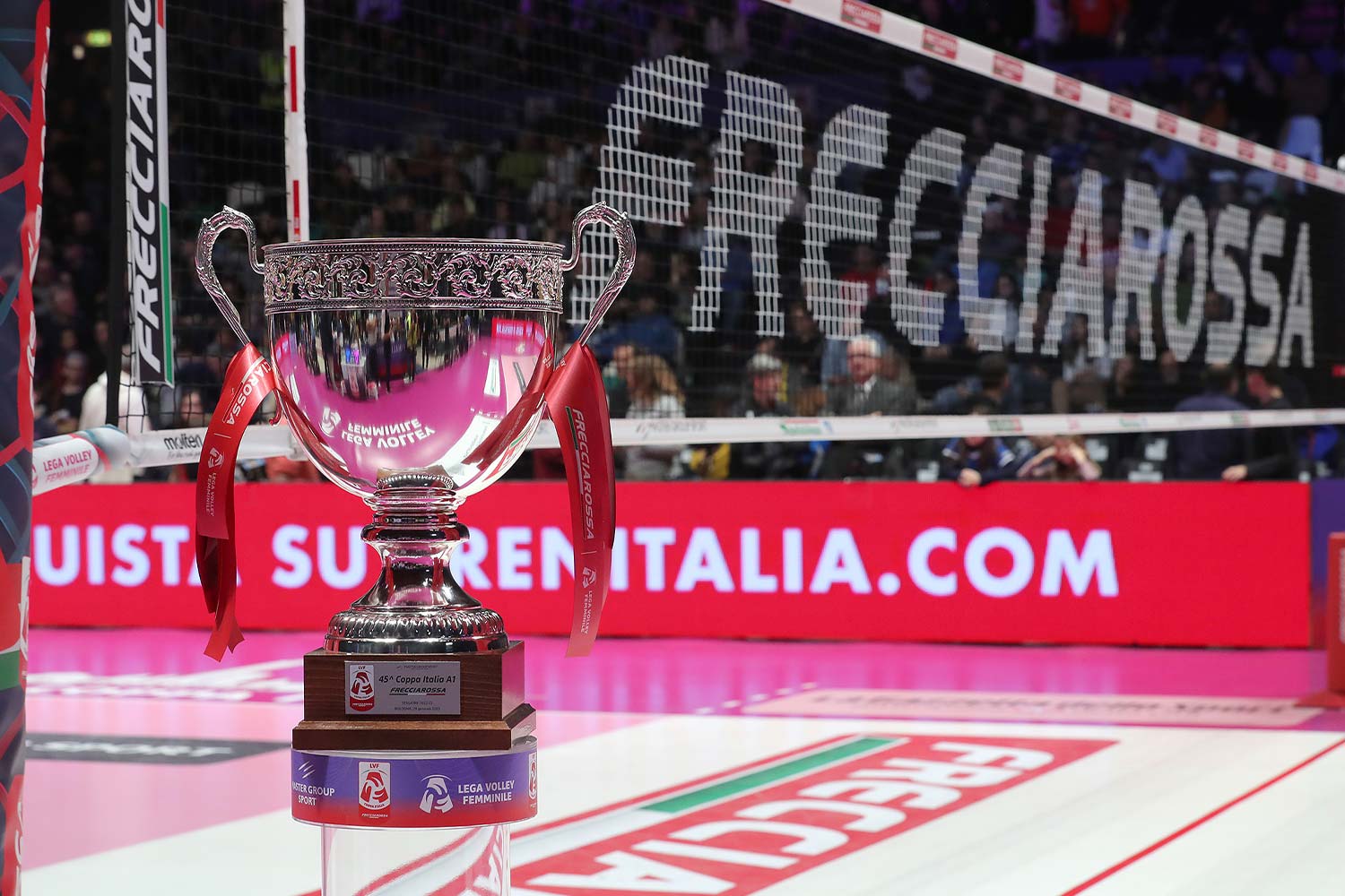 Il trofeo della Coppa Italia Frecciarossa 2023 di volley femminile ©Rubin - Zani/LVF
