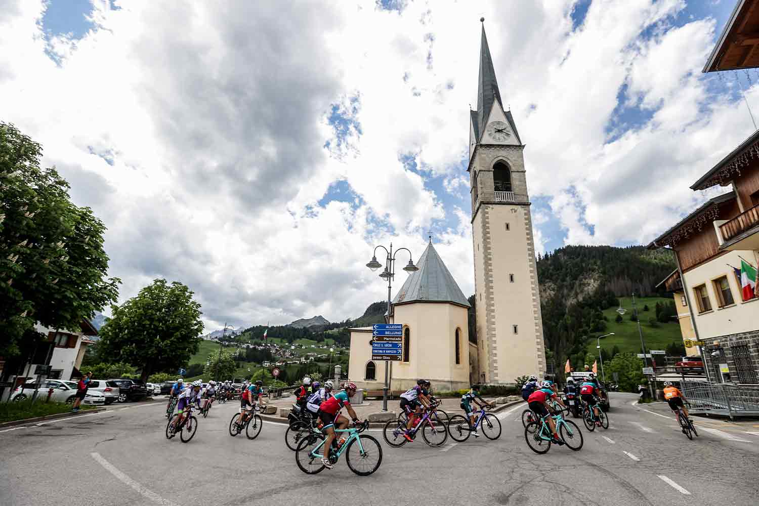 Verso la salita del Passo Giau (Belluno), Giro-E 2022
