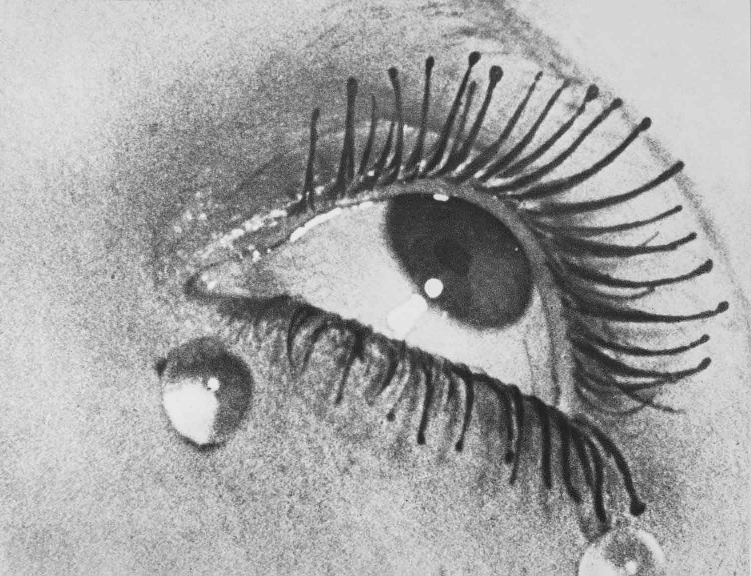 2.	Man Ray. Les larmes/Le lacrime, 1930-1932 (1976). stampa in bianco e nero alla gelatina d’argento, 17.5 x 23 cm. Courtesy Archivio Storico della Biennale di Venezia - ASAC, Venezia © Man Ray Trust by SIAE 2023