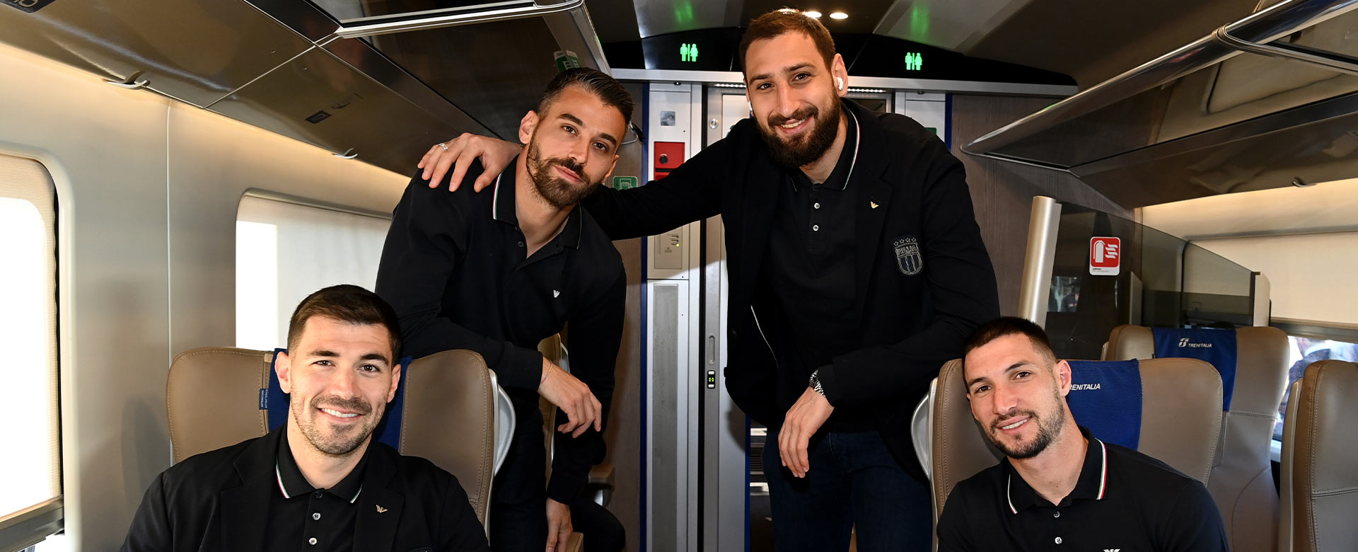 I calciatori della Nazionale di calcio Alessio Romagnoli, Leonardo Spinazzola, Gianluigi Donnarumma e Matteo Politano a bordo del treno Frecciarossa