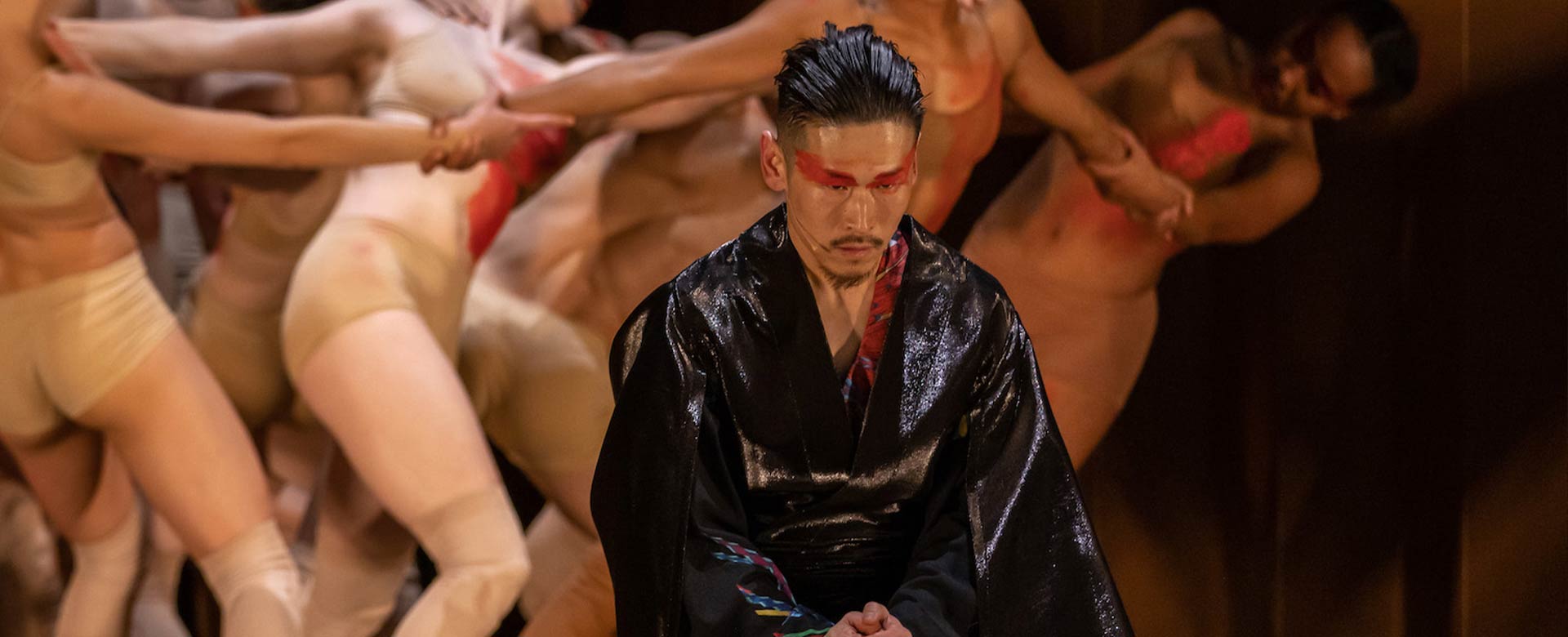 La coreografia Ukiyo-e di Sidi Larbi Cherkaoui e il Ballet du Grand Théâtre de Genève © Gregory Batardon