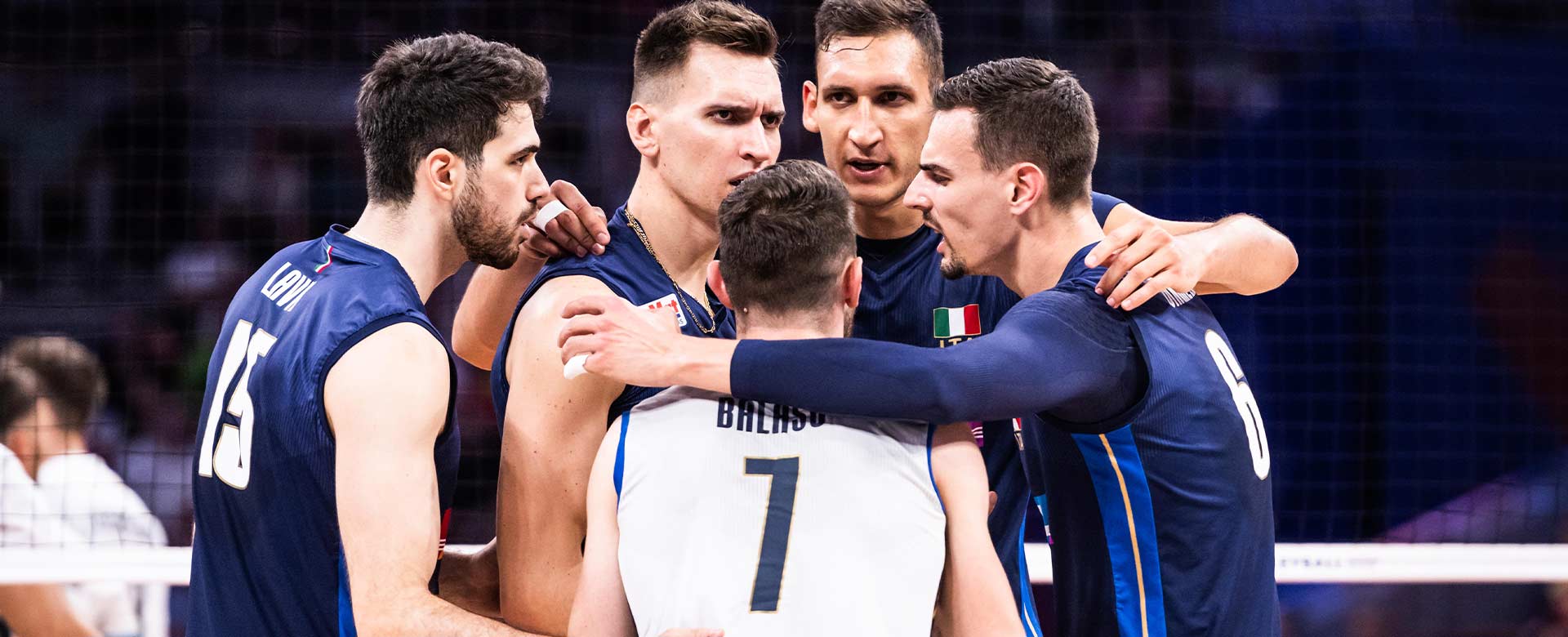 Giannelli e i compagni della Nazionale durante la Volleyball Nations League 2023
