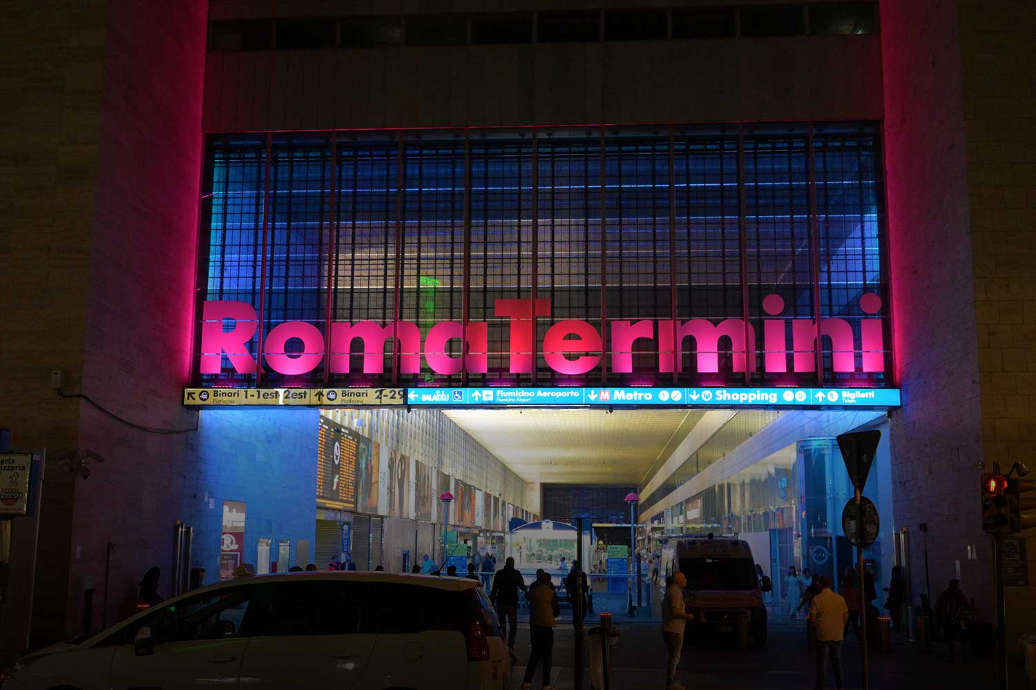 Stazione Roma Termini rosa