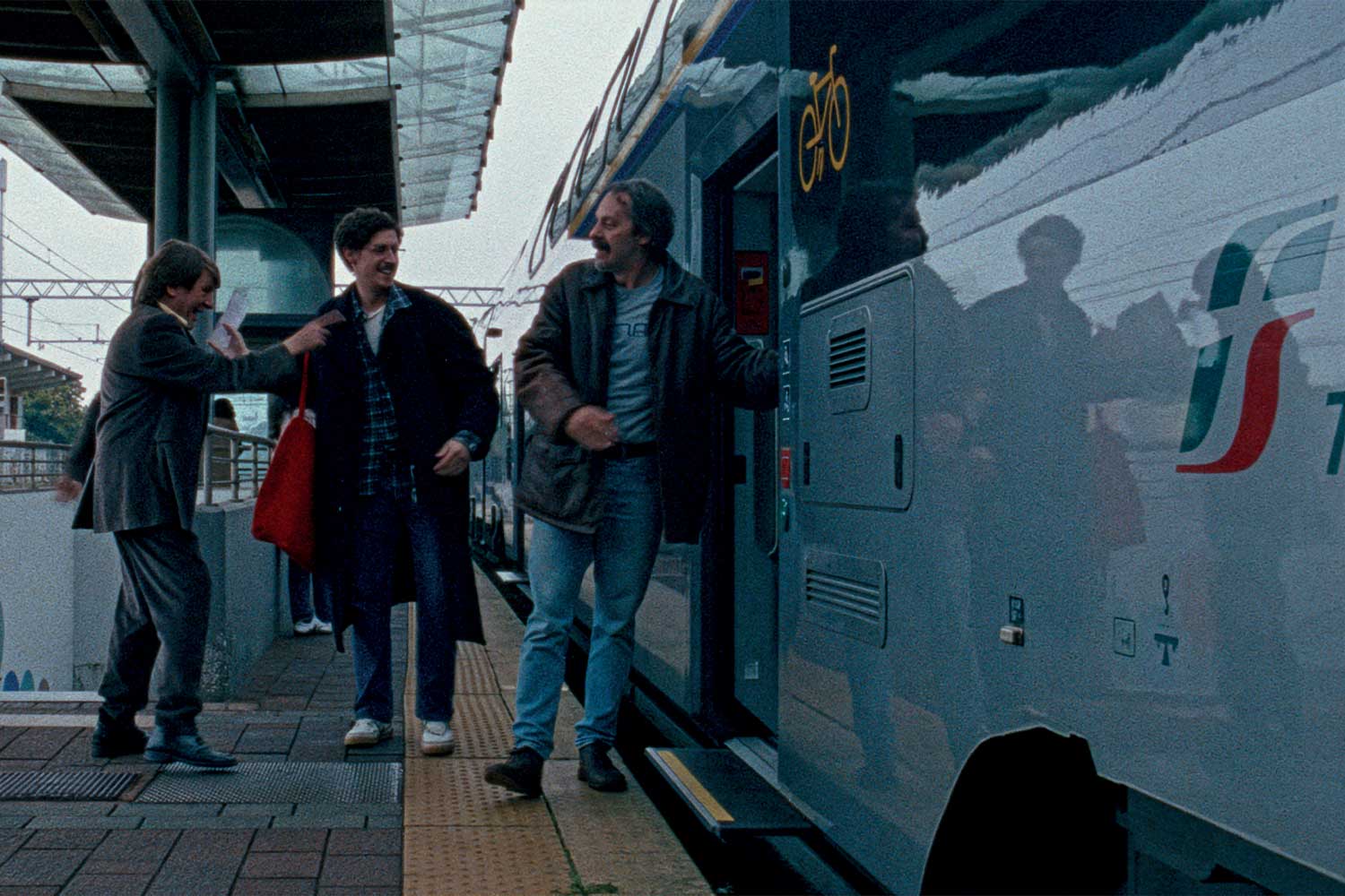 Pierpaolo Capovilla, Filippo Scotti e Sergio Romano in una scena del film Le città di pianura diretto da Francesco Sossai, 2025 (© Vivo Film)