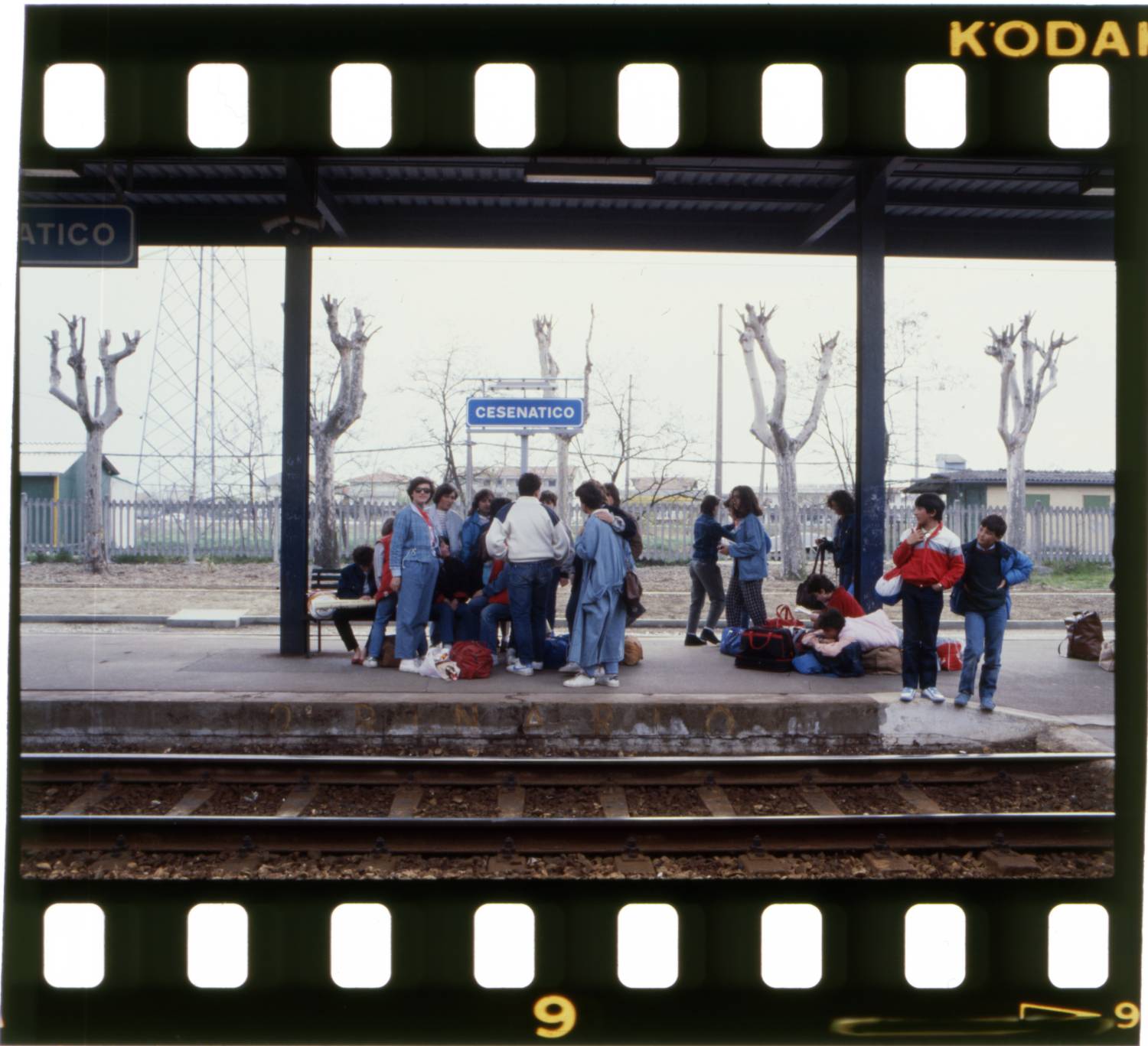 Ragazzi in stazione