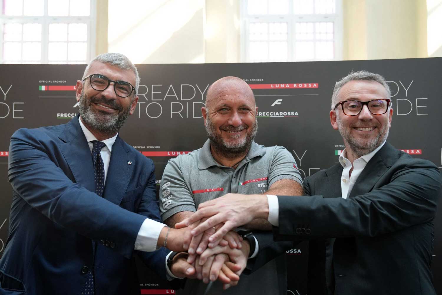 Il Vicedirettore Generale Corporate del Gruppo FS Giuseppe Inchingolo, l'Amministratore Delegato di Luna Rossa Max Sirena e il Direttore Marketing e Revenue Management di Trenitalia, Mario Alovisi.