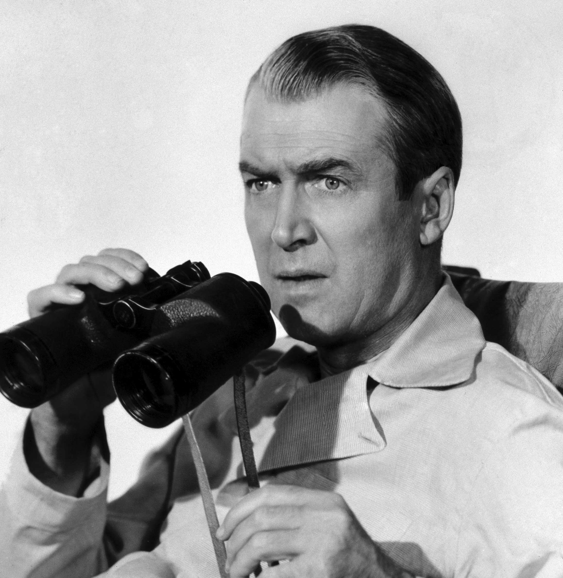 James Stewart nel film di Alfred Hitchcock La finestra sul cortile 