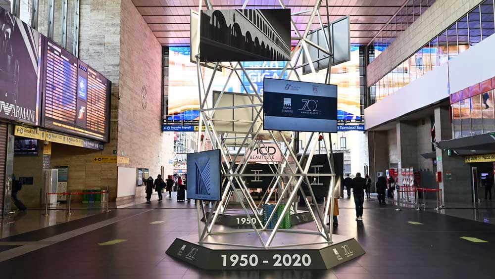 Installazione mostra Termini70 a Roma Termini