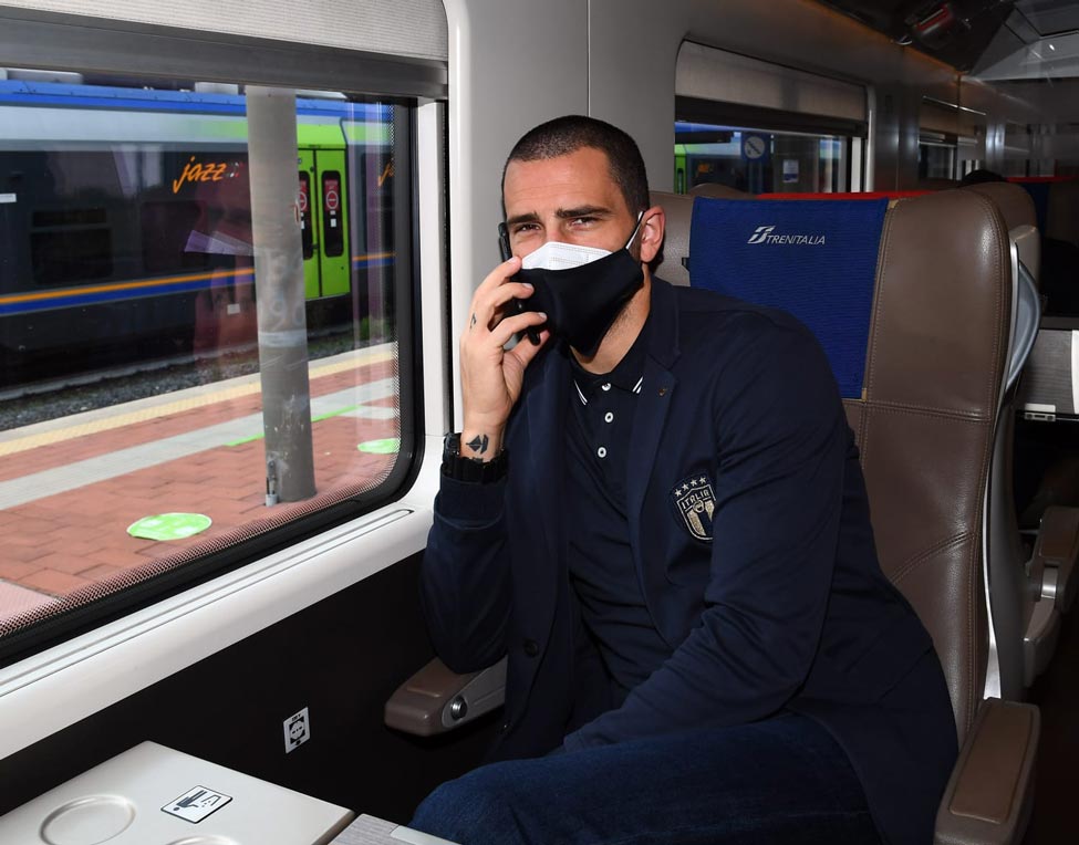 Leonardo Bonucci a bordo del Frecciarossa 1000 nel viaggio verso Reggio Emilia dove l'Italia sfiderà la Polonia per la fase a gironi della Nations League