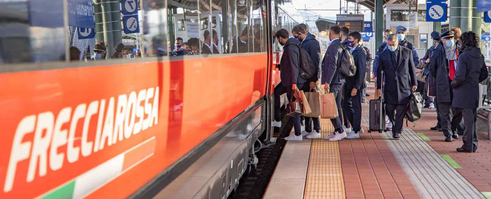 I calciatori della Fiorentina salgono a bordo del Frecciarossa in direzione Udine, in vista della gara contro l'Udinese valida per il quarto turno di Coppa Italia 