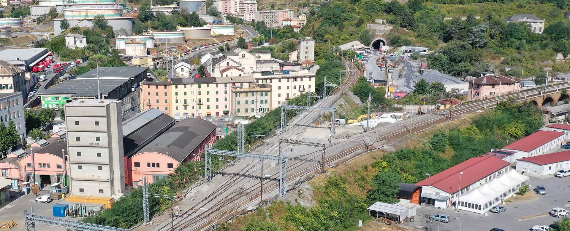 Panoramica dall'alto del Nodo di Genova durante i lavori per il quadruplicamento dei binari tra Voltri e Sampierdarena