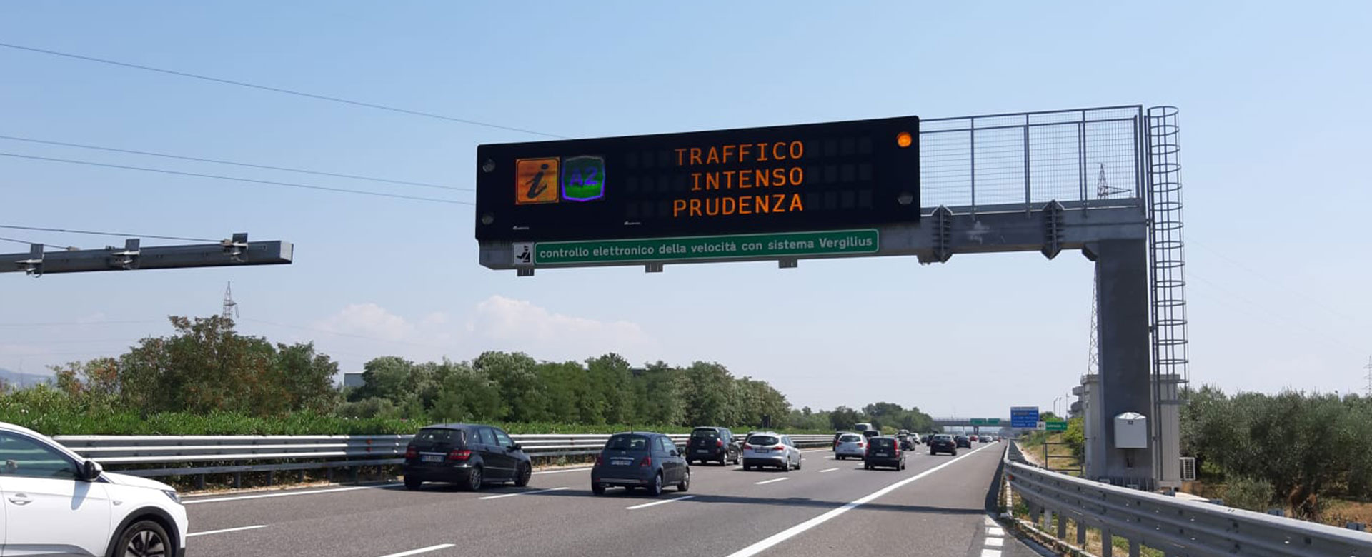 Strada Anas con segnalazione di traffico intenso