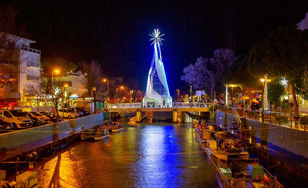 Albero di Natale nel centro di Riccione