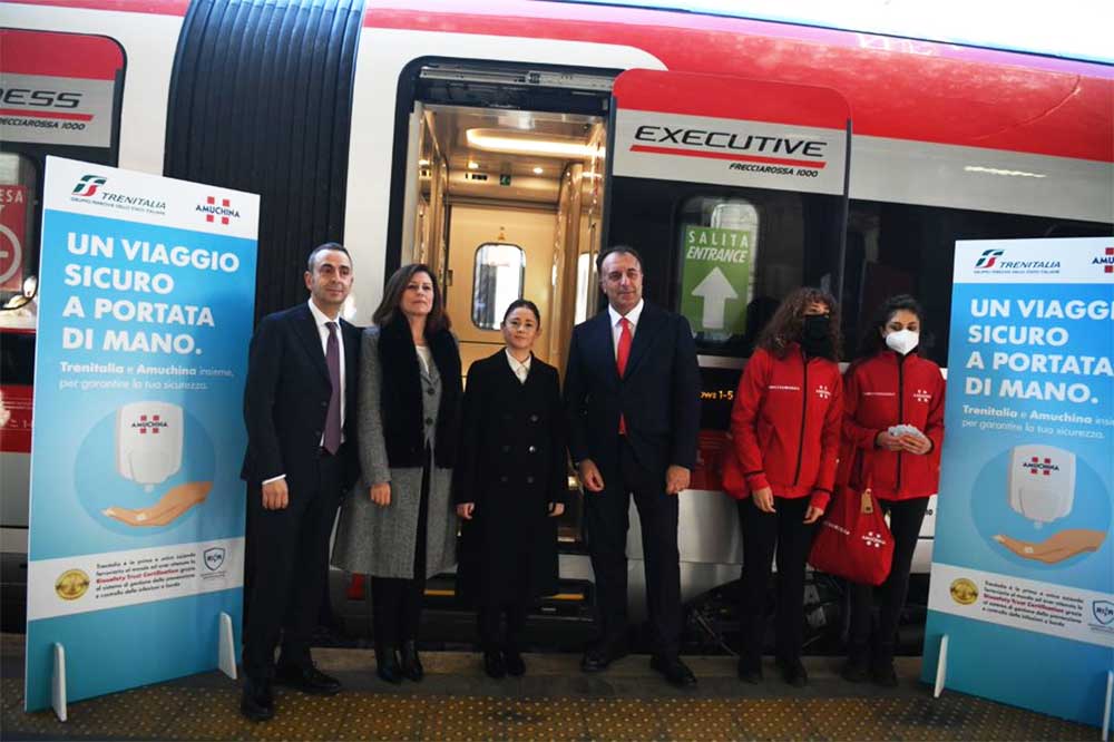 Rosita Calabrese e i vertici di Trenitalia: Sabrina De Filippis, Direttrice Business Regionale, Pietro Diamantini, Direttore Business AV e Domenico Scida, Direttore Business Intercity. in occasione della presentazione della partnership