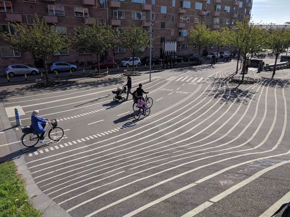Il parco pubblico urbanistico Superkilen, nel quartiere Nørrebro di Copenaghen, in Danimarca