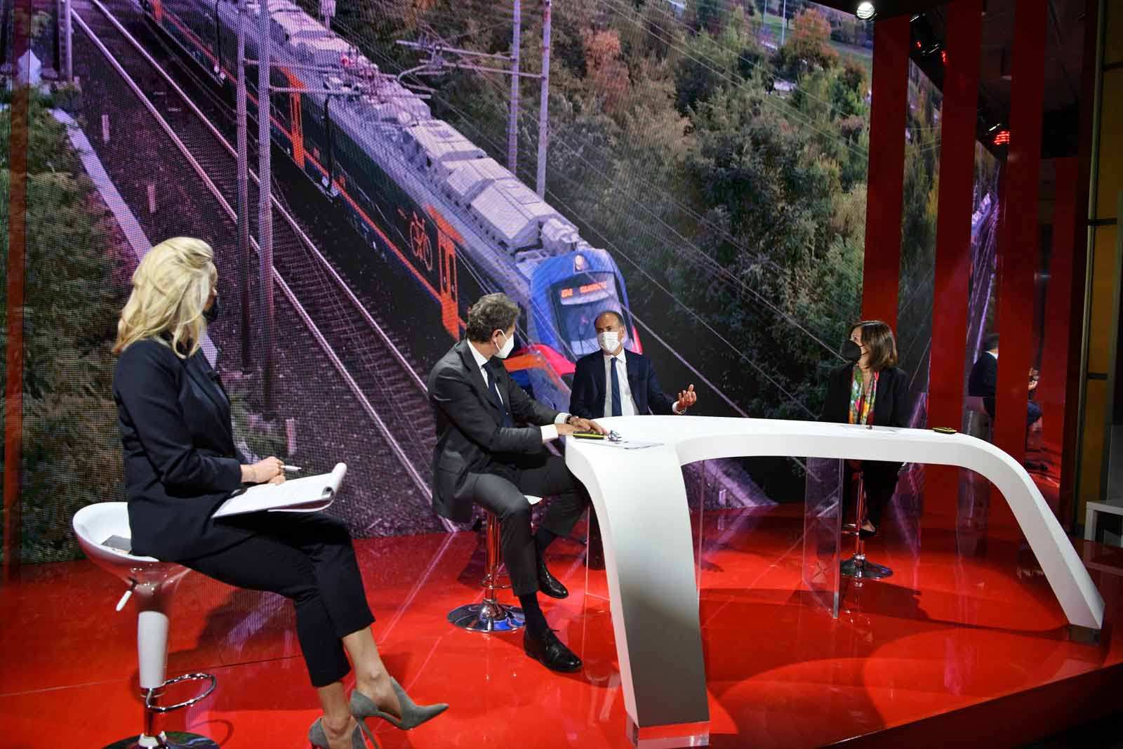 Gianfranco Battisti, AD di FS Italiane, Luigi Corradi, AD di Trenitalia, Sabrina De Filippis, Direttore della Divisione Passeggeri Regionale