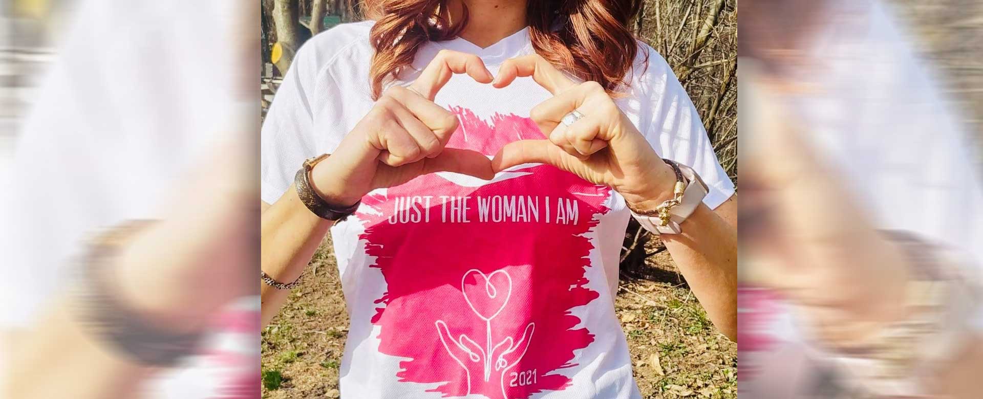 La t-shirt creata per Just The Woman I Am 2021