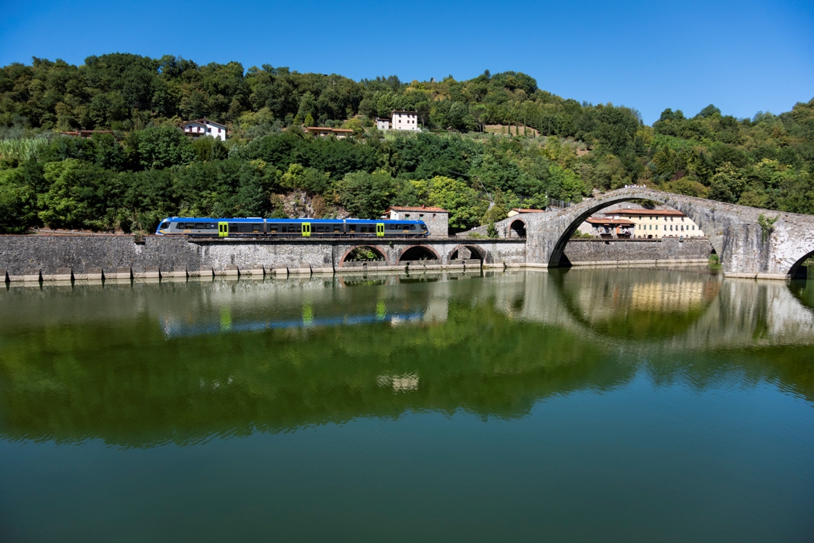 Treno su ponte ferroviario