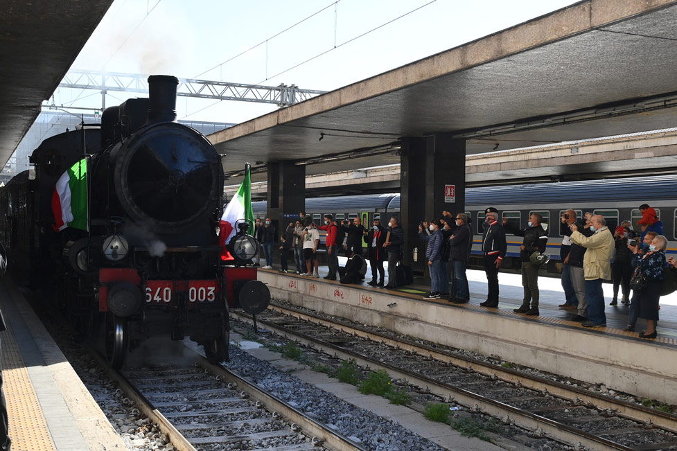 Il treno rievocativo del viaggio del Milite Ignoto in arrivo alla stazione di Roma Termini ©Alfredo Falcone / LaPresse;