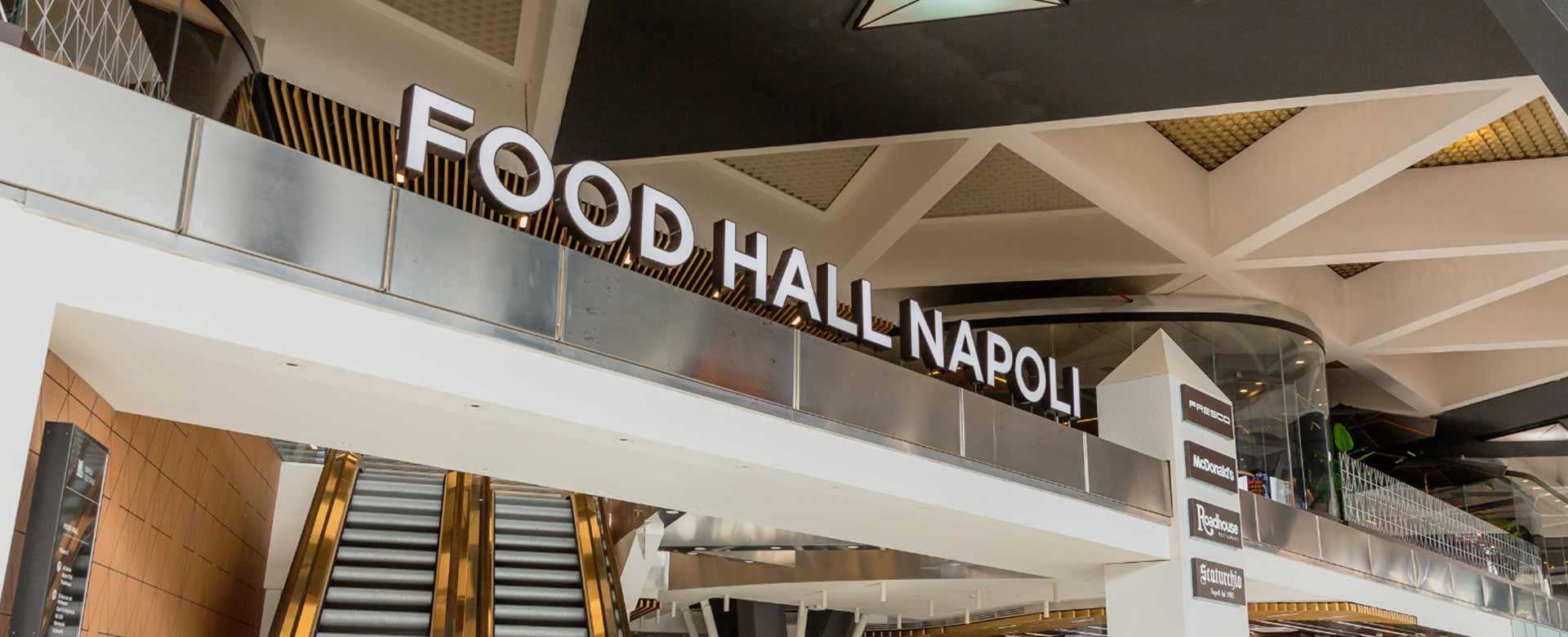 L’ingresso alla Food Hall della stazione di Napoli Centrale