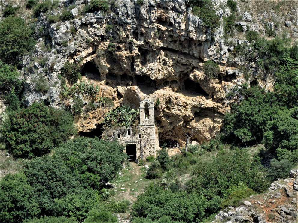 Chiesa rupestre scavata nelle rocce di Matera