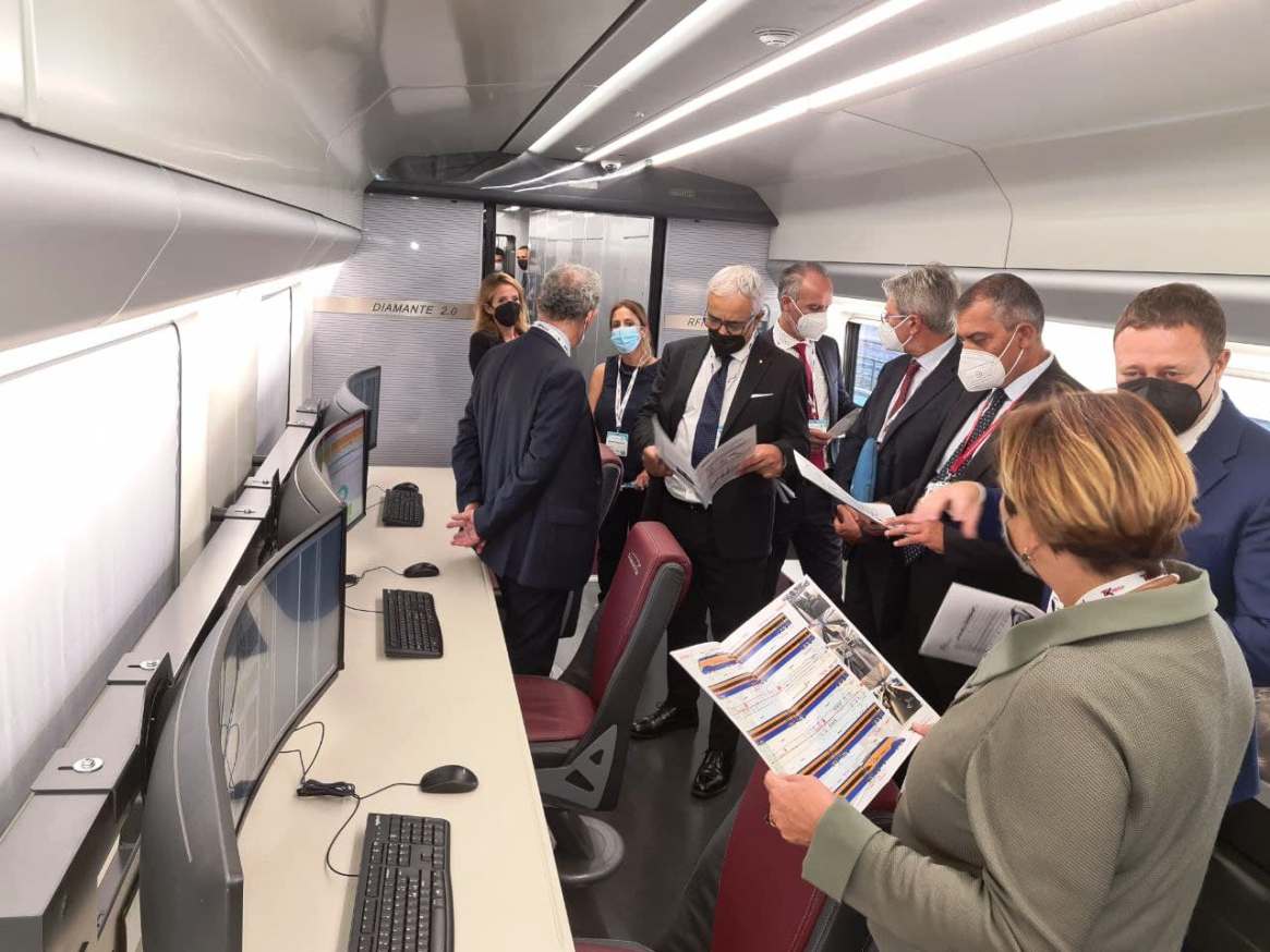 Interno treno diagnostico Diamante 2.0