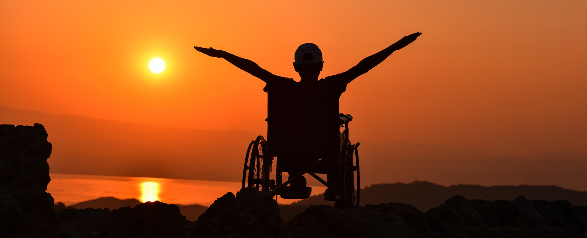 Immagine di una persona con disabilità su sedia a rotelle
