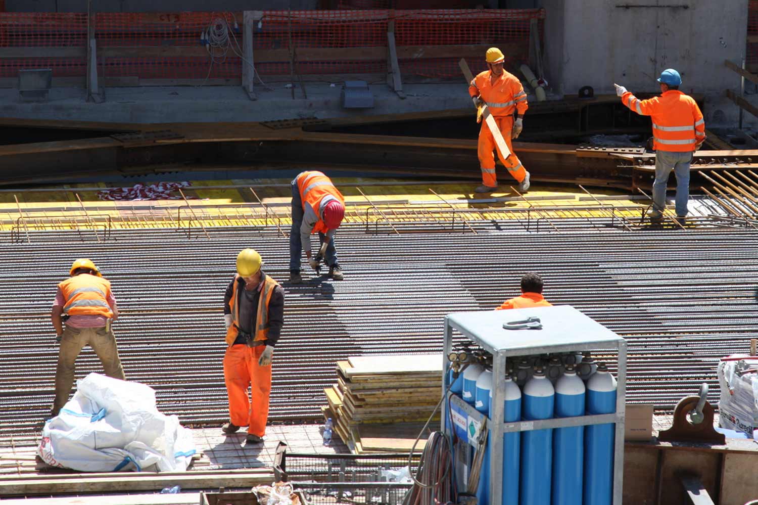 Operai del Gruppo FS al lavoro in un cantiere