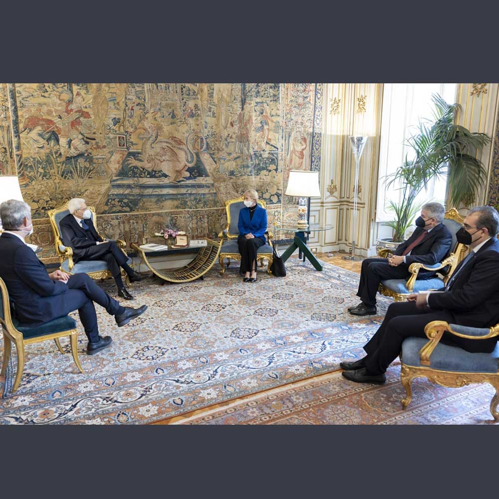 Il Presidente Sergio Mattarella nel corso dell'incontro con Nicoletta Giadrossi e Luigi Ferraris, rispettivamente Presidente e Amministratore delegato di Ferrovie dello Stato Italiane