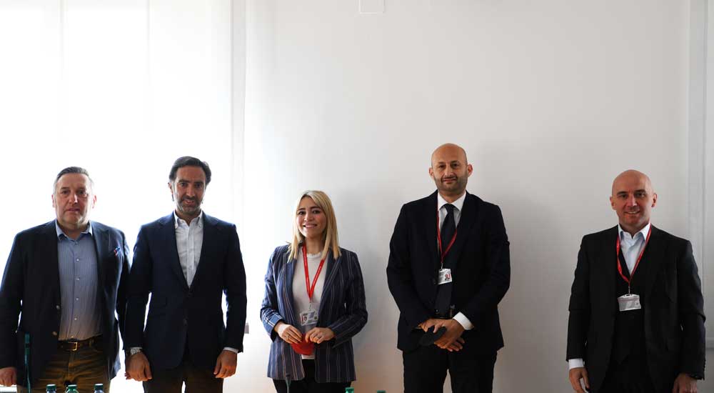 delegazione spagnola e manager italiani