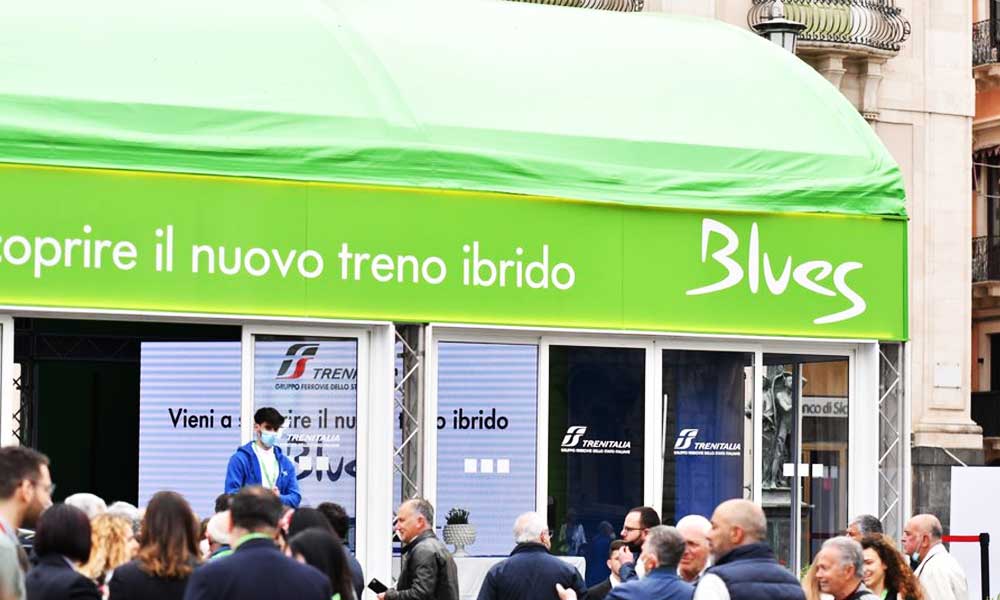 Il treno regionale Blues a Catania