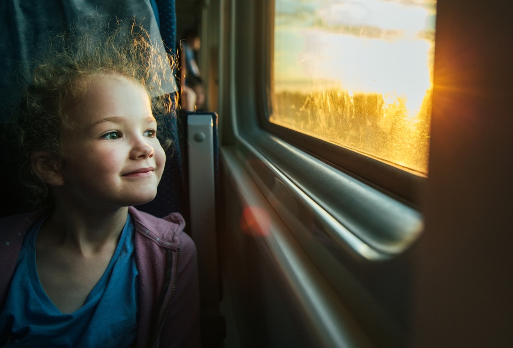 Bambina in treno