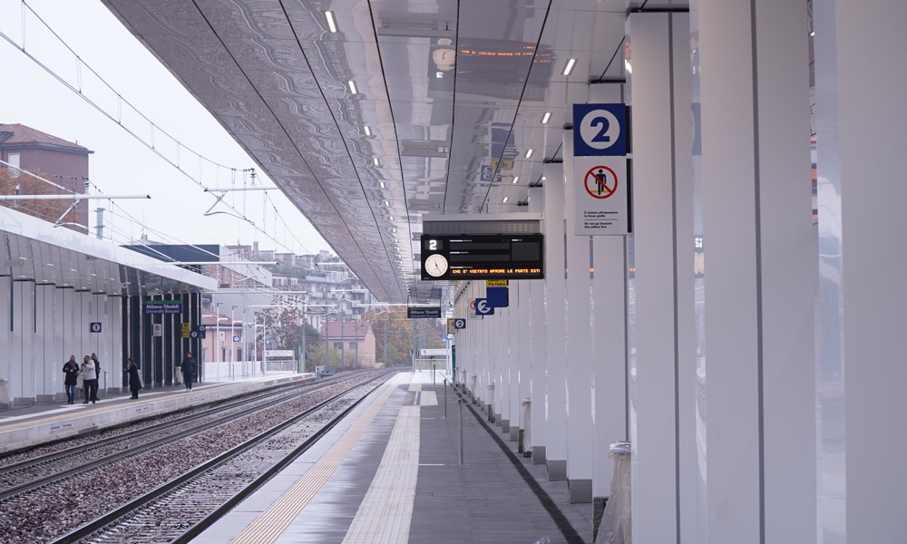 I binari della stazione Milano Tibaldi