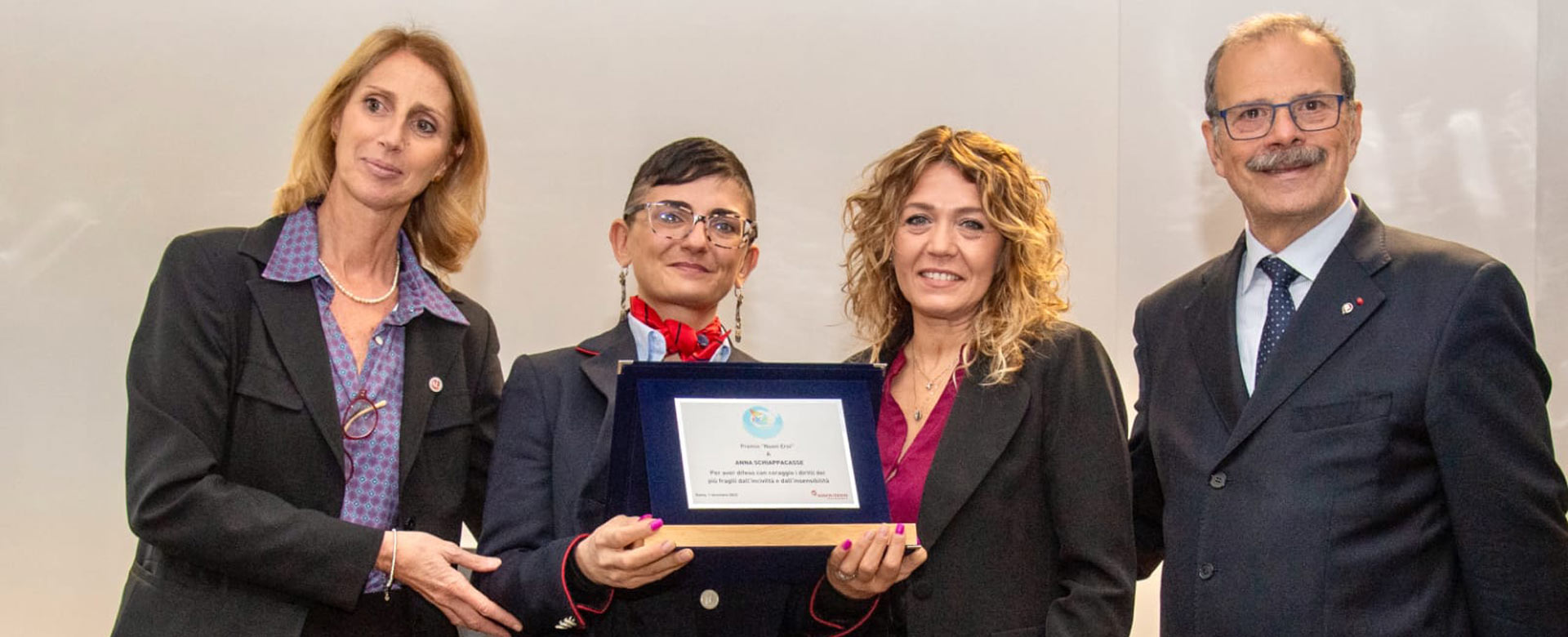 Foto della capotreno premiata da Assoutenti