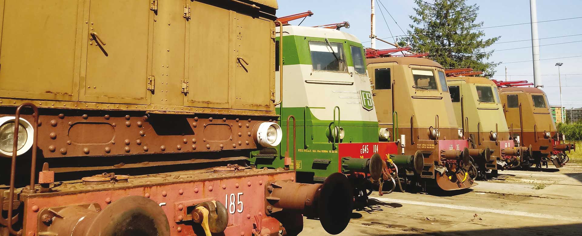Locomotive elettriche nel Deposito officina rotabili storici di La Spezia Migliarina
