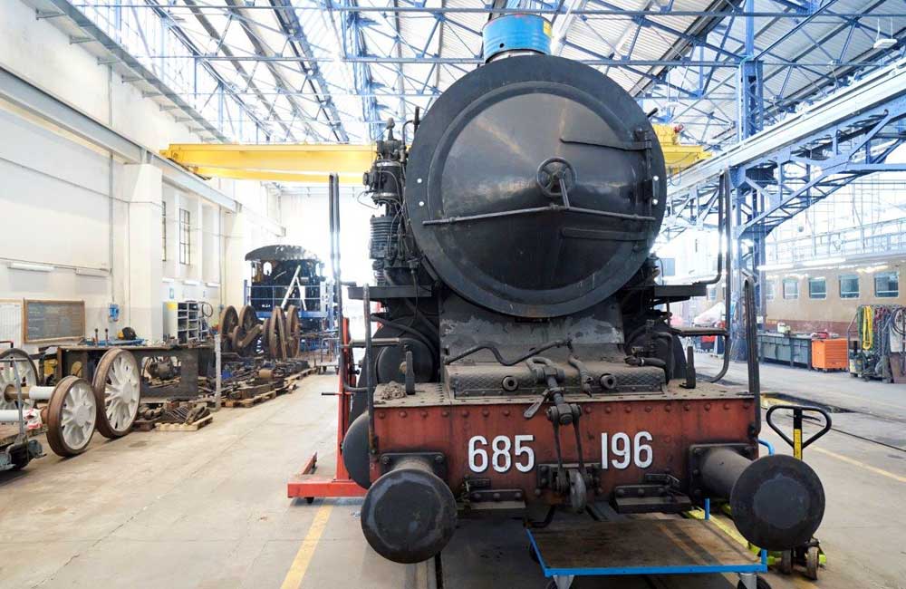Locomotiva a vapore nell'Officina di Pistoia