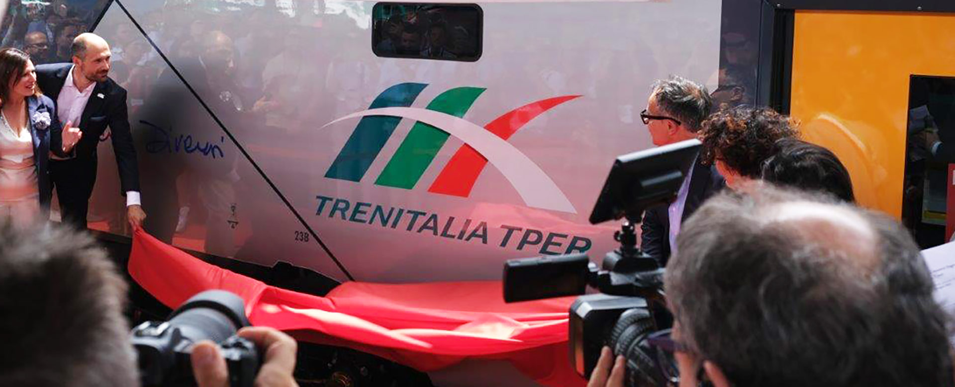 Svelamento nuovo logo Trenitalia TPer