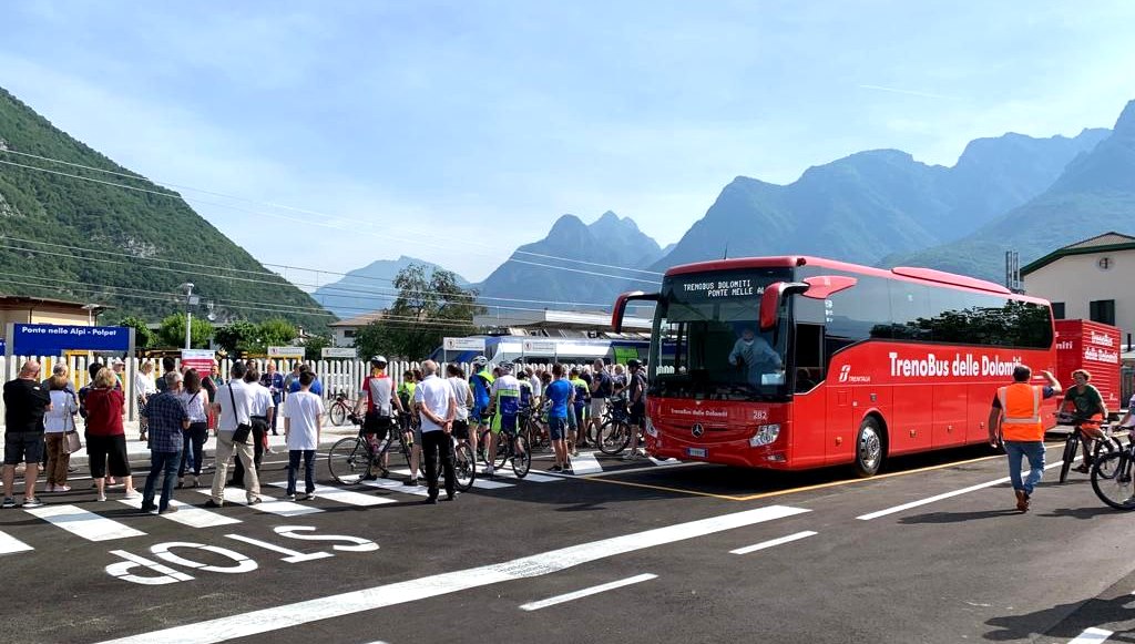Servizio Trenobus delle Dolomiti nella stazione Ponte delle Alpi