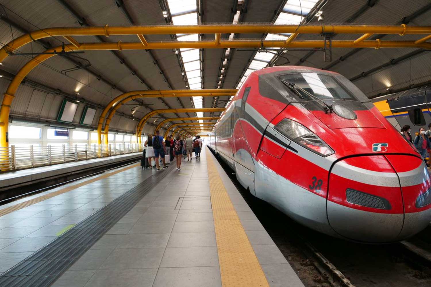 Frecciarossa 1000 nella stazione di Fiumicino
