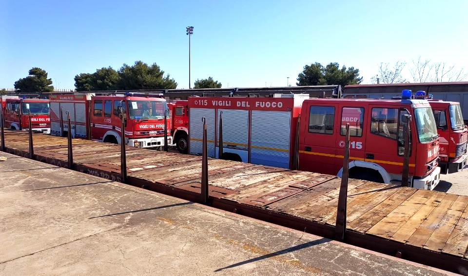 Mezzi Vigili del Fuoco su carro ferroviario
