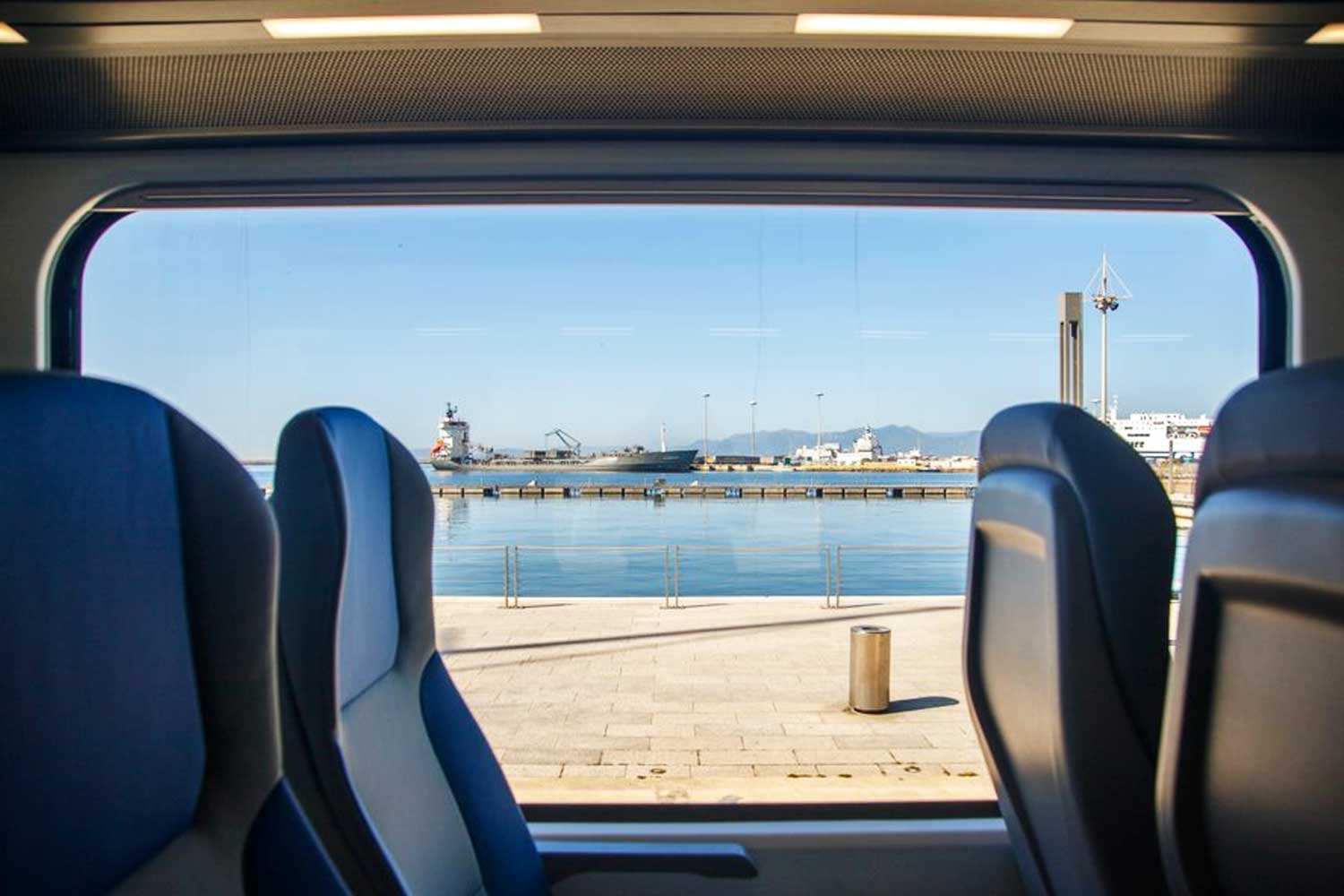 Il treno regionale Blues a Cagliari