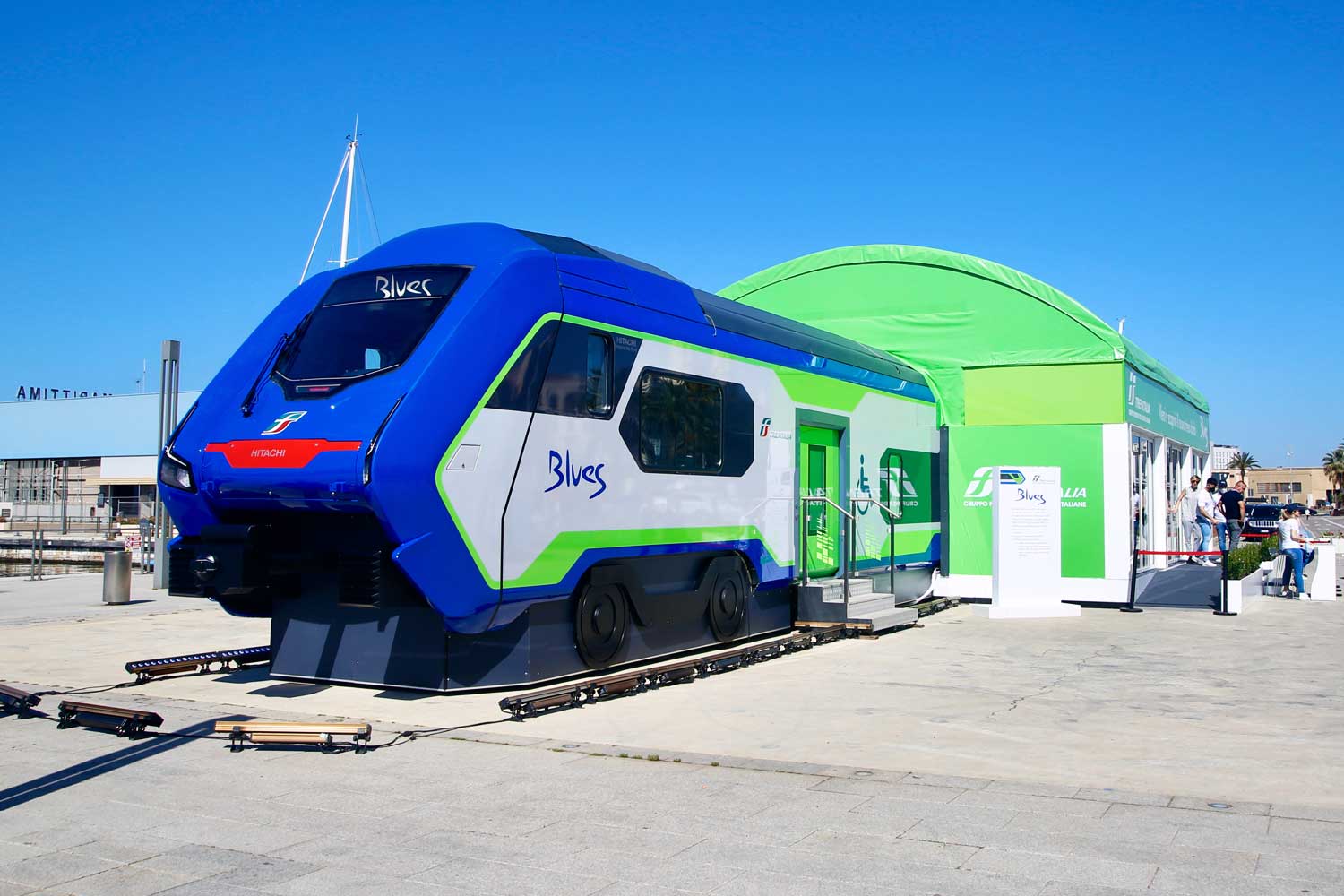 Il treno regionale Blues a Cagliari