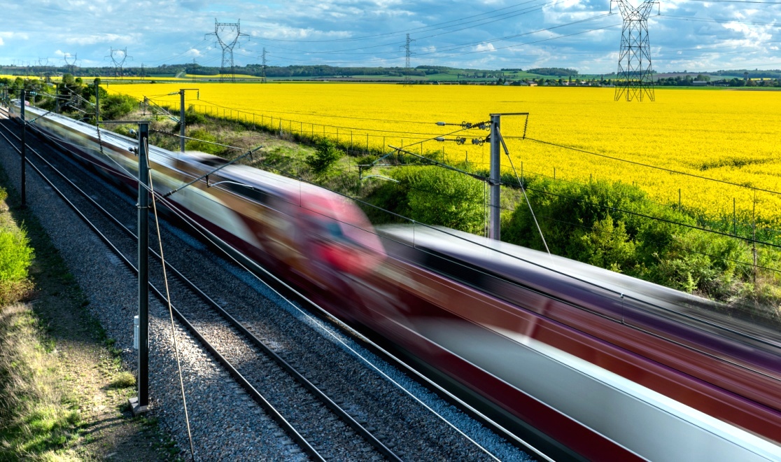 Treni in circolazione su linea ferroviaria