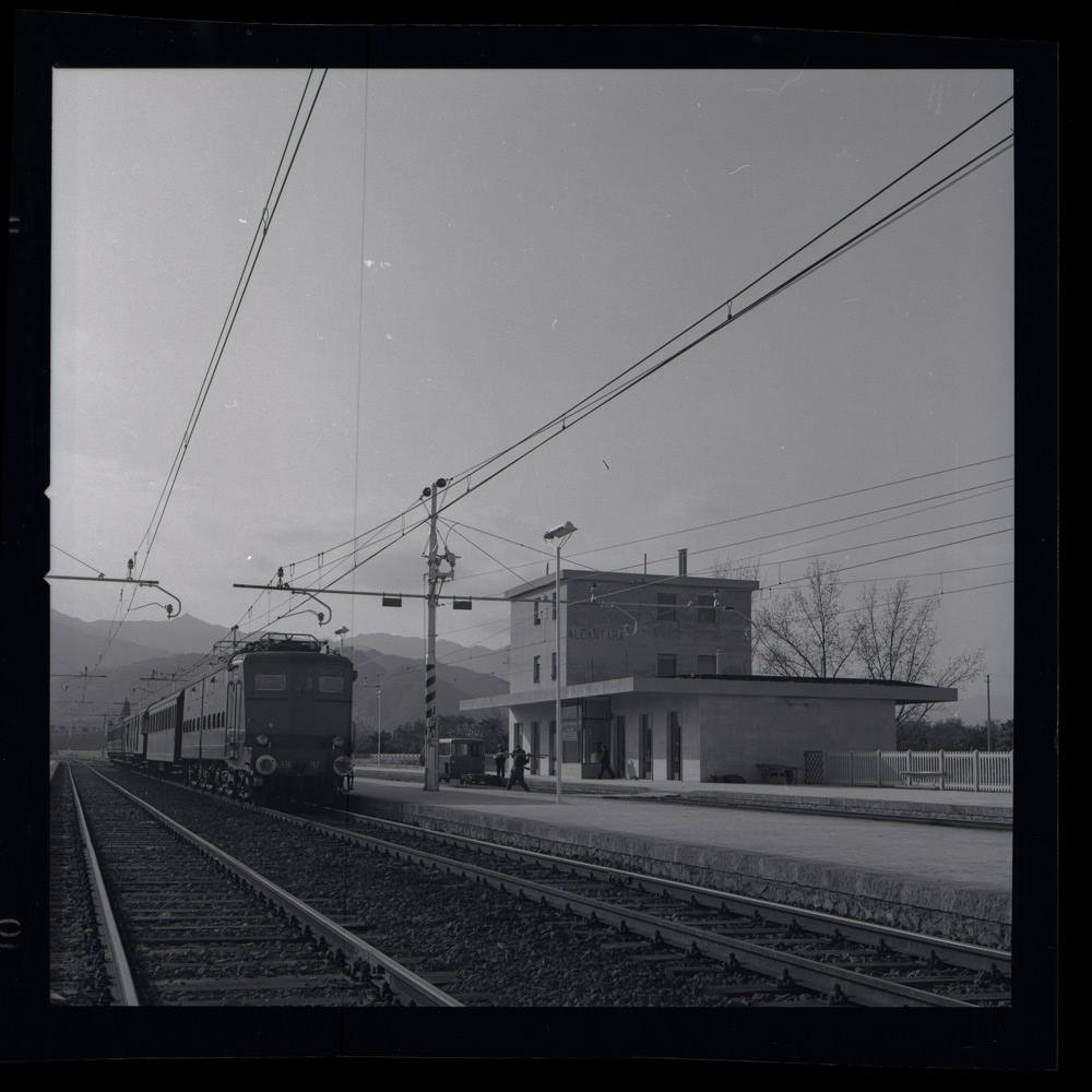 Foto d'epoca della stazione di Alcantara, in Sicilia ©Archivio Fondazione FS Italiane