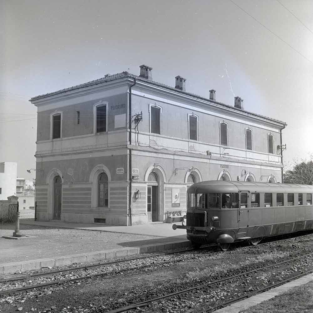 Foto d'epoca della stazione di Pachino, in Sicilia ©Archivio Fondazione FS Italiane